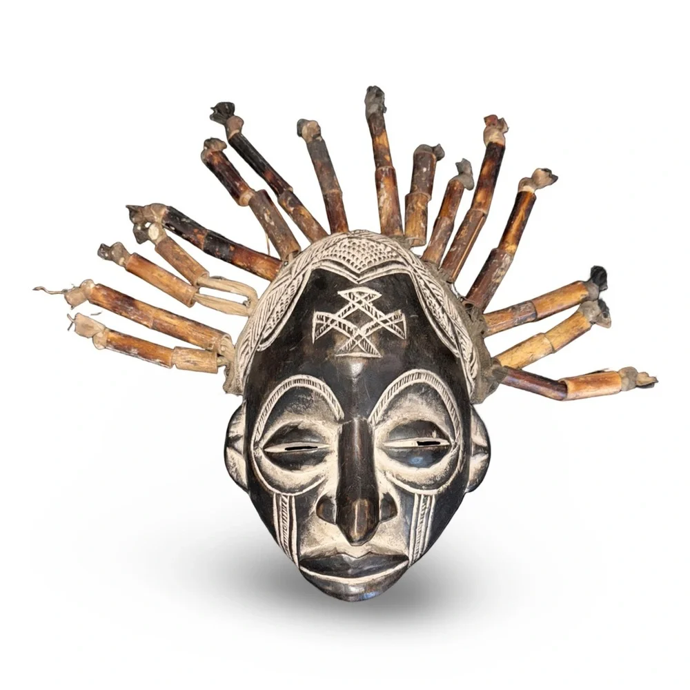 BRAND NEW African Tribal Tiki Mask with Wooden Dreads Wall Decor (Living Spaces)